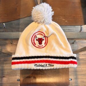 Mitchell & Ness Kids Bulls Beanie - White and Red